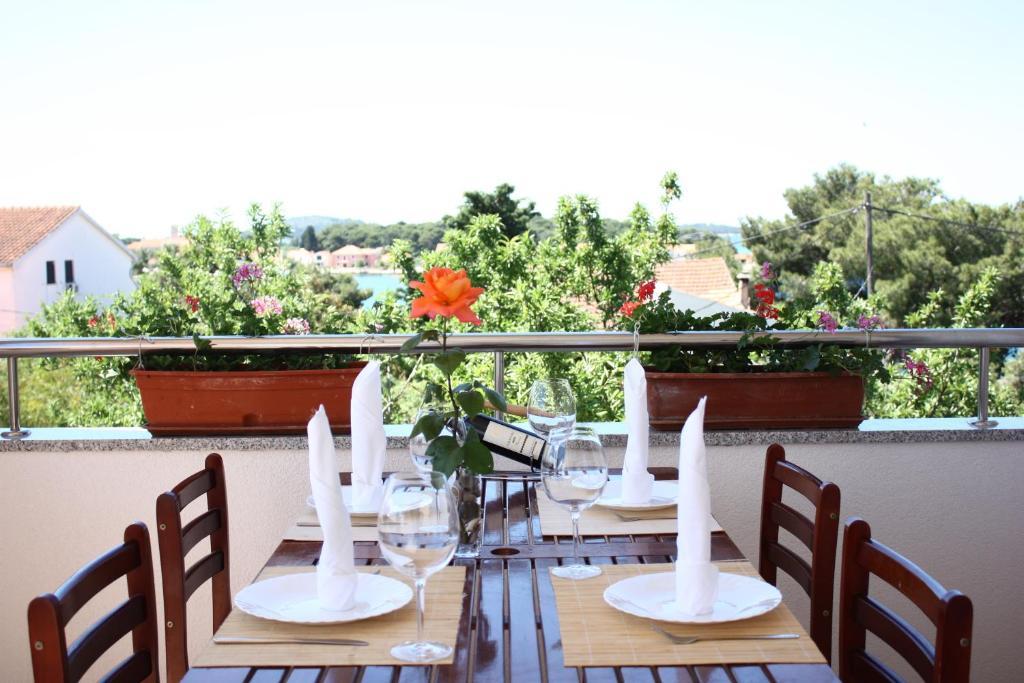 Apartments Villa Korina Brodarica  Bilik gambar